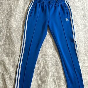 Adidas Men’s size small warmup pants. Very good condition.